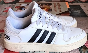 Sneaker von Adidas 