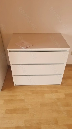 weißer Kommodenschrank