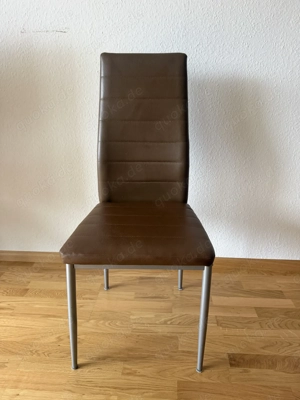 Stuhl braunes Kunstleder, silberne Beine