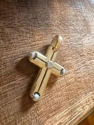 585 Kreuz mit Diamaaannntttt