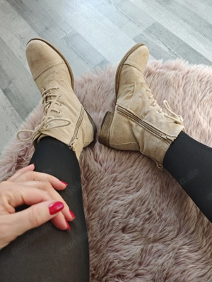 Schuhe und gratis Socken