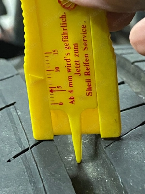 Sommerreifen auf Alufelgen für A4, 205 55 R16, DOT21,  7mm Profil