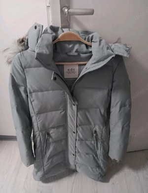 Neue Esprit Winterjacke mit abnehmbarer Kapuze und Kleiderschutz 