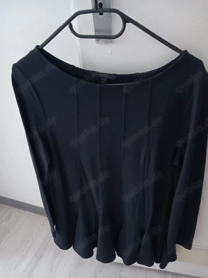 Neues COS Minikleid mit Abnähern und unten Ausgestellt 