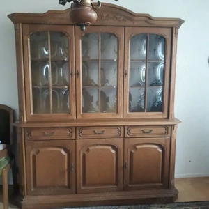 Vitrinenschrank