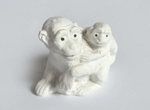 Affe mit Baby Gips-Dekofigur 4x3cm Setzkasten vintage 80er