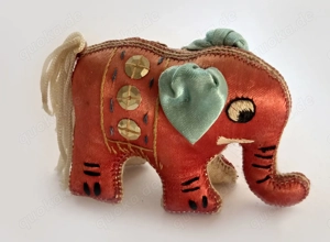 Elefant chin.Seide Dekofigur Nadelkissen rot klein 7x3cm 70er vintage