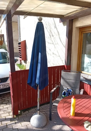blauer Sonnenschirm  Bild 5
