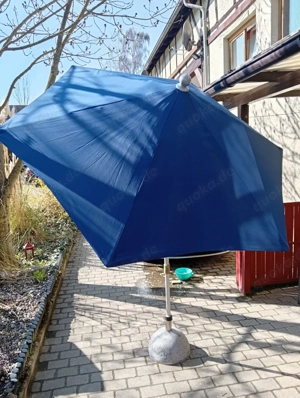 blauer Sonnenschirm  Bild 3
