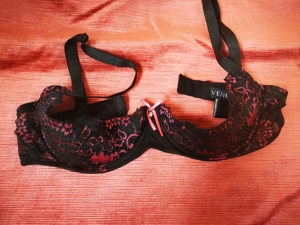 BH in pink schwarz, Größe 75D zu verkaufen, NEUWERTIG, nie getragen, 