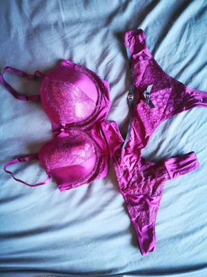 BH Set von Hunkemöller in einem schönen dunkel Lila, nie getragen - NEUWERTIG