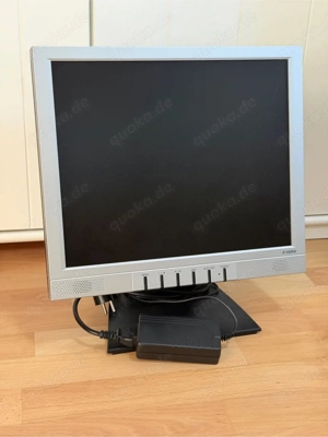 Kompakter 19  Monitor   sofort einsatzbereit inkl. Kabel!