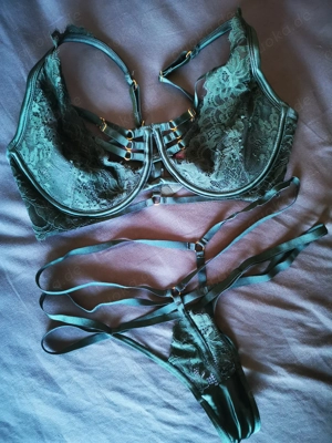 BH Set in dunkel grün von Hunkemöller, private Collection, NEUWERTIG