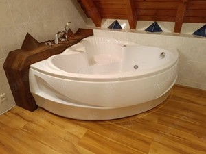 Eckbadewanne mitr Frontschürze