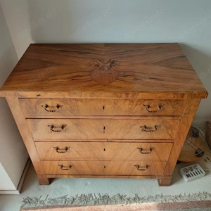 Nussbaum Furnier * sehr alte Kommode * Antik * Vintage 