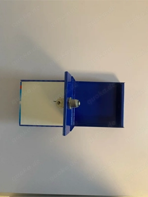 Metallkassette in CD-Hüllenform, abschließbar