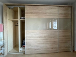 Moderner Kleiderschrank