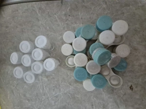 Verschenke ca. 20 neue Kontaktlinsenbehälter in 2 verschiedenen Sorten neu