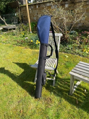  2 Golfcaddys mit sehr umfangreichem Schlägersortiment