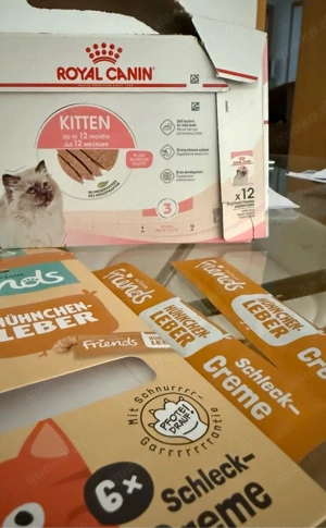 11 mal Royal Canin Kitten Nassfutter und +2 Leber leckerlis