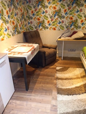 Zimmer und Nebenverdienst für Frau 18+ - 25