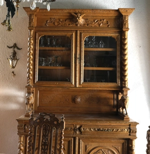 Antike Esszimmer Garnitur Schrank Tisch und 8 Stühle