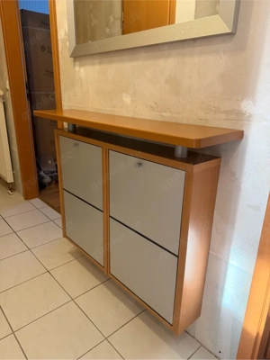 Schuhschrank hängend