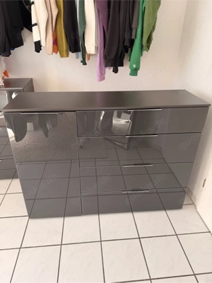 Große Trend Kommode mit Glasfront von Segmüller