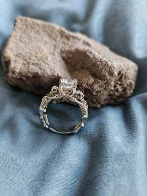 Statement-Ring: Skelett-Brustkorb mit Kristall (925 Silber)