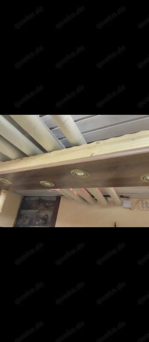 Selbstgebaute Bar mit Lichter. Bild 2
