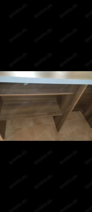 Selbstgebaute Bar mit Lichter.