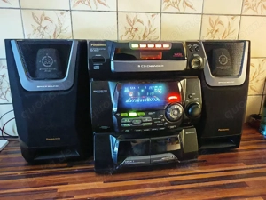 Stereoanlage von Panasonic mit Bassreflexboxen