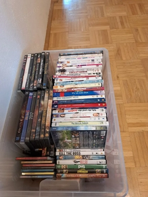 XXL Konvolut: 74 DVDs & CDs für nur 29  