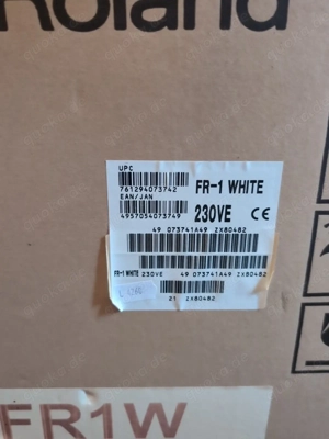 Roland FR-1 V Akkordeon, Originalverpackung,