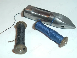 Nähmaschinen-Schiffchen Schwingschiffchen mit 3 Langspulen und Anleitung.