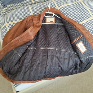 1 Herren Lederjacken Braun Gr 56 --50    und 1 Trachtenjacke Gr 58 Braun Leder 