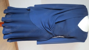 Festliches blaues Kleid mit Plissee