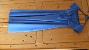 langes hellblaues, festliches Konfirmationskleid