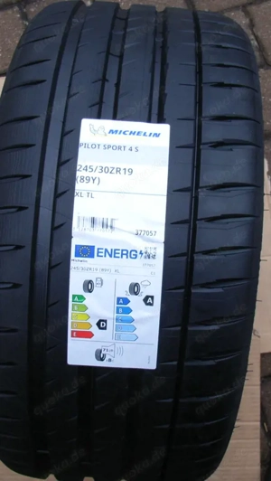 Reifen Michelin Pilot Sport 4S 245 30 ZR 19
