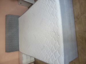 Boxspringbett mit Bettkasten140x200 grau   und 2 Nachtische in weiß .Selbstabholung in Groß Umstadt 