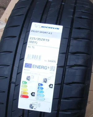 Reifen Michelin Pilot Sport 4S 225 35 ZR 19