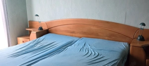 Sideboard und Bett mit Nachttischen Bild 2