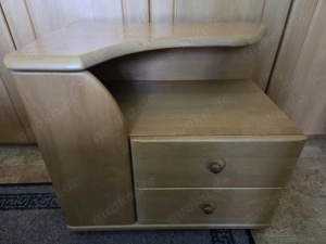 Sideboard und Bett mit Nachttischen Bild 3
