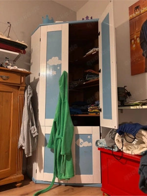 Kindereckschrank für Klamotten