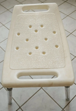 Höhenverstellbarer Badhocker