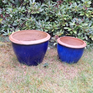 2 Glasierte Blumentöpfe  siehe die Fotos.