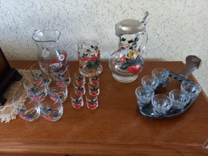 Gläser-Set mit Blumendekor