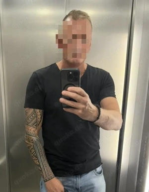 Suche eine Frau oder Pärchen die mich im Swingerclub einführen können 