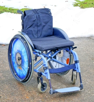 Faltrollstuhl Marke Otto Bock mit Fingerschutz