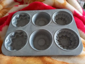 verkaufe diesen backforme für kleine Kuchen zu backen 